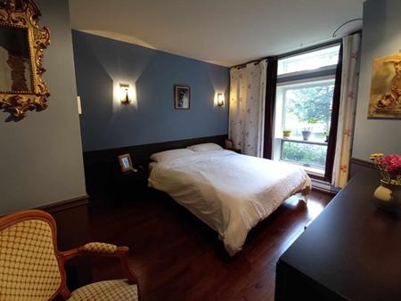 LUXUEUX CONDO ENTIÈREMENT MEUBLÉ ET ÉQUIPÉ - AU BORD DU LAC ET DES PISTES DE SKI (SAISON DE SKI 2025-2026)