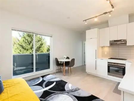 Modern 1-Bedroom Condo Near Gateway SkyTrain | 13678 Grosvenor Road, Surrey