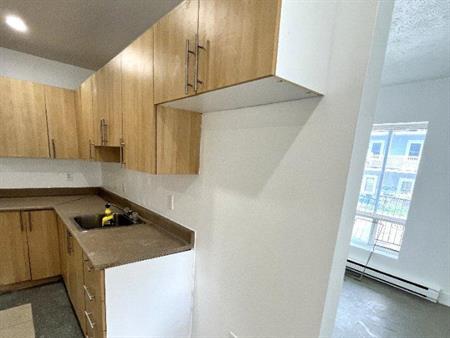 4 ½ à Sherbrooke - 1000$/mois - Rabais et inclusions disponibles