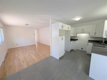 5½ à louer, Sainte-Rose, Laval