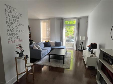 Superbe 4-1/2 (2 chambres + 2 salles de bain) - 2000$/mois - Vieux-Port - disponible 1er Novembre