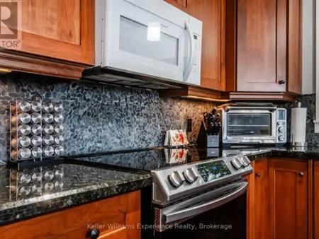 1749 CHAMPLAIN ROAD | 1749 CHAMPLAIN ROAD, Tiny