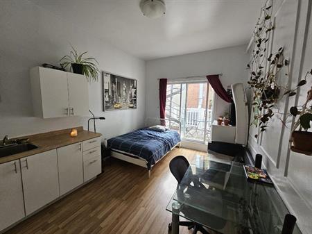 Cession de Bail (lease transfer) Studio Meublé + WIFI + HYDRO — $1145/mois