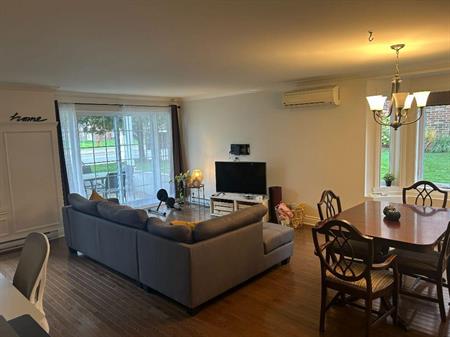 Condo 4 1/2 Sainte Marthe sur le lac semi meuble. Avec porte Unique