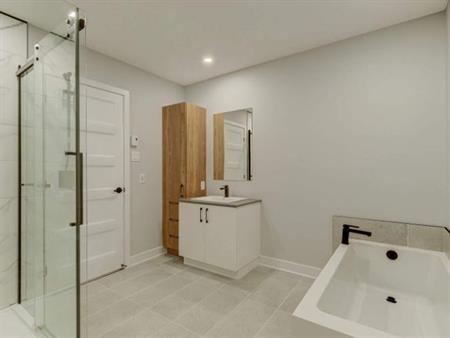 2 CH - 1 SDB - Granby - $1,600 /mo