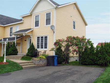 🏡 Magnifique jumelé sur 3 étages secteur Lac Boivin