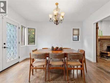 237 THOMPSON BOULEVARD | 237 THOMPSON BOULEVARD, Windsor