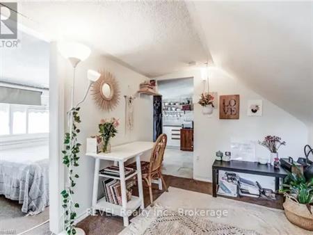 UPPER - 5 LINWOOD STREET | UPPER - 5 LINWOOD STREET, St. Catharines