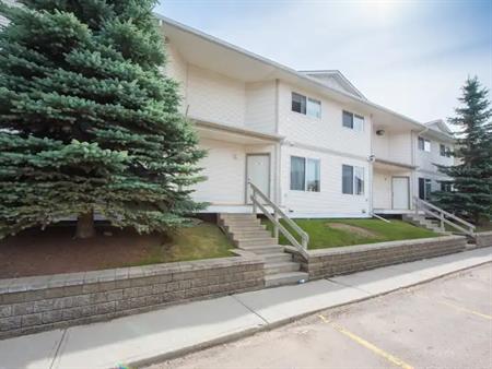 Grove Estates | 610 King St, Spruce Grove
