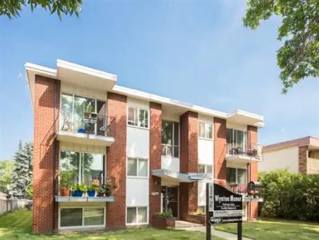 Wynton Manor | 9932 88 Ave, Edmonton