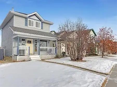 Pet friendly house in Hidden Valley | 16 Hidden Way Northwest, Calgary