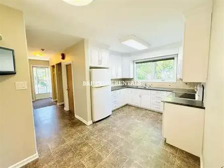 CHARMING AND SPACIOUS 2 BR + OFFICE SPACE, 1.5BH IN N. KILDONAN | 305 Greene Avenue, Winnipeg