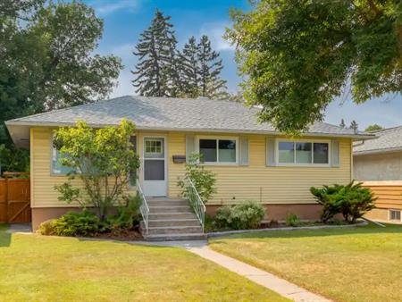 ALL UTILITIES INCLUDED! PET FRIENDLY, 3-BEDROOM MAIN FLOOR SUITE | 3031 28 Street Southwest, Calgary