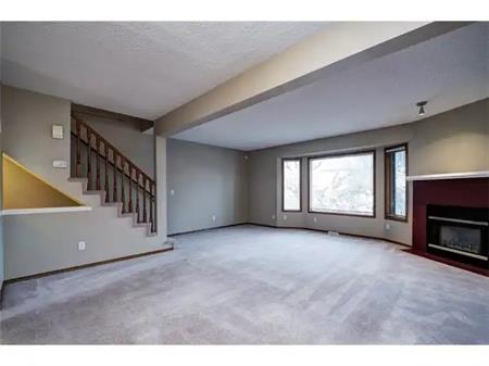 Cozy 2 + Den Townhouse with Garage for a professional family | 245 - Christie Park Mews SW, Calgary