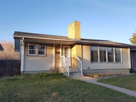 Gorgeous 3-bedroom House in Red Deer | 5122 44 Street, Red Deer