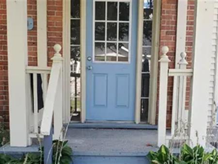 One bedroom apt in upper floor of triplex | 19 Albert Street North, Orillia