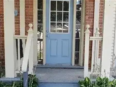 One bedroom apt in upper floor of triplex | 19 Albert Street North, Orillia