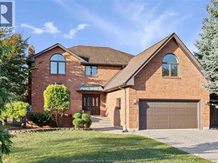 4478 VILLA PARADISO | 4478 VILLA PARADISO, Windsor
