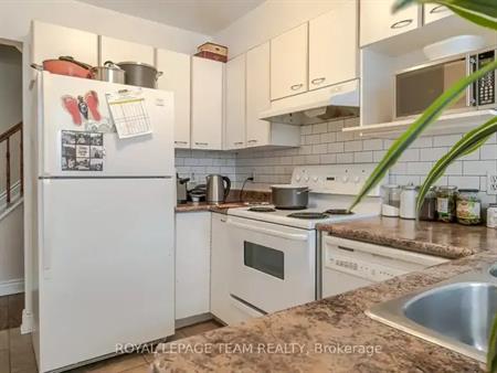 123 QUEENSBURY DRIVE | 123 QUEENSBURY DRIVE, Ottawa