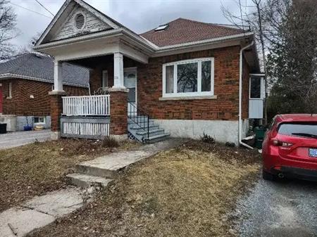 711 Brock Street - Upper Unit, 5 bed, 2 bath - STUDENTS - AVAILABLE JAN-APR 2026 | 711 Brock Street, Kingston