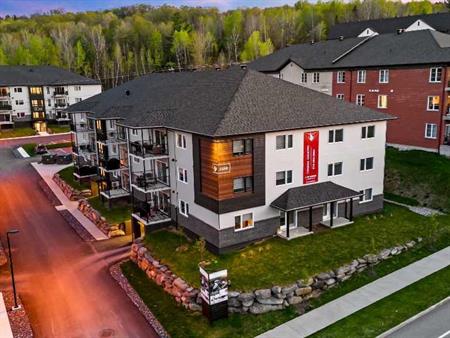 LOGEMENT 4 ½ DE LUXE À SHERBROOKE