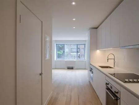 Mountain Place | 3468 Rue Drummond, Montreal