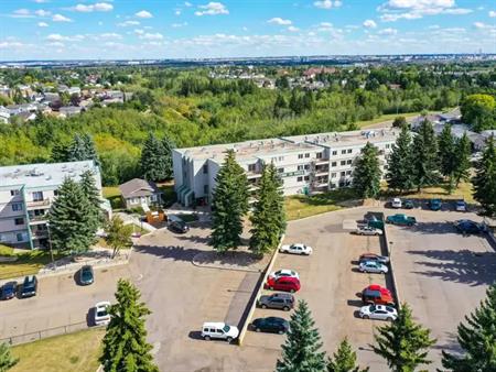 Harrow Court | 140 Harrow Circle NW, Edmonton