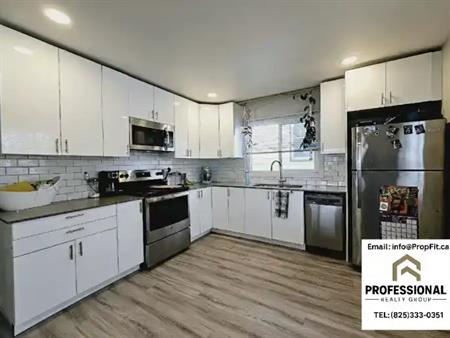 MAINFLOOR SUITE-INSUITE LAUNDRY-PET WELCOME-HUGE YARD-QUIET MATURE NEIGHBORHOOD | 8506 121 Avenue Northwest, Edmonton