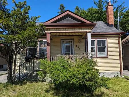 Basement with 3 spacious bedrooms in Residential Zone near all amenities | 211 Park Road South, Oshawa