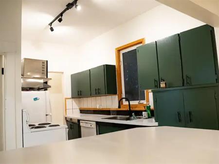 4bed 2bath Entire House in Bankview | Walking distance to 17 Ave | Calgary
