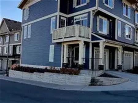 3 bedroom + 2.5 Bath Townhouse - Fully Furnished - Excellent Location | 52 Kinlea Common North West, Calgary