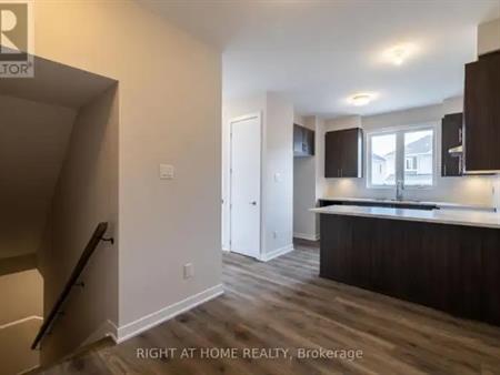 238 SPECKLED ALDER ROW | 238 SPECKLED ALDER ROW, Ottawa