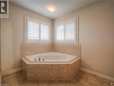 83 BOULDER Crescent | 83 BOULDER Crescent, Stoney Creek