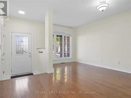 119 DEERFOX DRIVE | 119 DEERFOX DRIVE, Ottawa