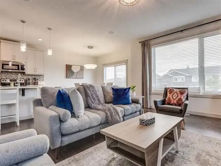 Stylish 3- Bedroom + Loft 2.5 Bathroom Home on a Spacious Corner Lot in Evanston | 7 Evanscrest Way Northwest, Calgary