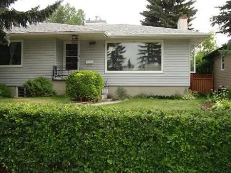 One bedroom come with private bathroom in basement for student or professional. | 2316 Capitol Hill Crescent NW, Calgary