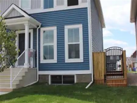 Cozy 2 master bedroom + den/family room 1/2 duplex | 79 Auburn Meadows Heath, Calgary