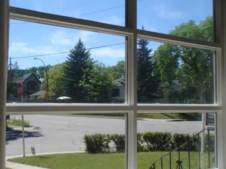 Charismatic & Cozy Main Floor in Mount Pleasant | Calgary