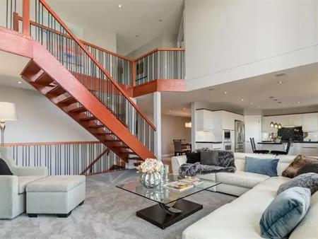 Executive 3-bed + office | 2.5-bath (main floor) — SW Calgary | Calgary