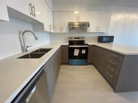 (DPMonline.ca) Freshly Renovated Penthouse! Extra-Large Floorplan! (2601 - 3970 Carrigan Ct BUR) | 3970 Carrigan Court, Burna
