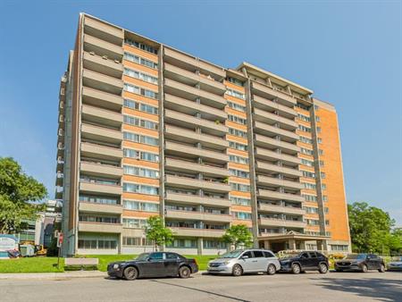 Saphir II | 135 Place Côte-Vertu, Montreal
