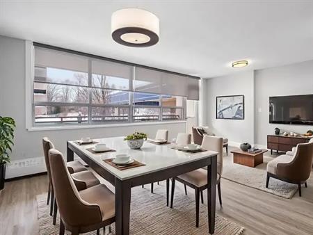 The Diplomats | 5166/5170 Lakeshore Road, Burlington