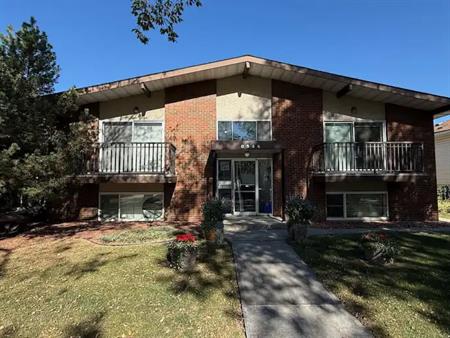 Large 3-BR/ 2 Bath in Fourplex, Near Bonnie Doon Mall, LRT | 8544 84 Avenue Northwest, Edmonton