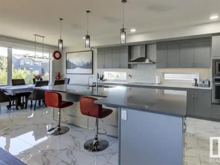 6817 Knox Loop SW Edmonton, AB | 6817 Knox Loop Southwest, Edmonton