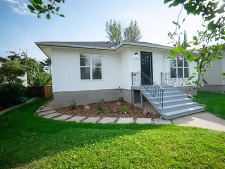 $2,200 – Designer 3-Bedroom Main Floor Unit| Gourmet Kitchen, 2 Spa Baths | 11411 112 Avenue Northwest, Edmonton