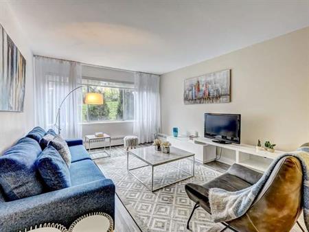 Le Sommet | 3475 rue de la Montagne, Montreal