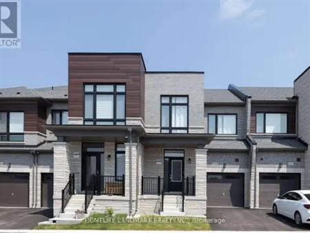 12 FISH DRIVE | 12 FISH DRIVE, Aurora