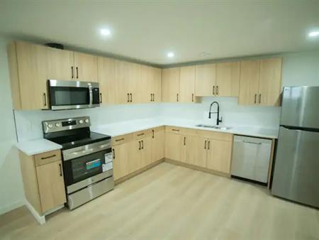 $1,400 – Modern 2-Bedroom Bsmt| Private Entry, All Utilities Included | 11411 112 Avenue Northwest, Edmonton