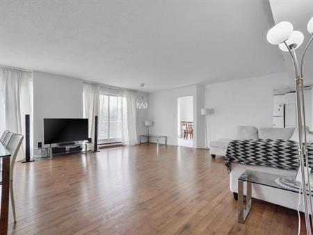 Huge 2 bdr, 2 bath, next to Concordia University, Pool, Gym, Garage - Condo / apartment for rent Montreal Ville-Marie