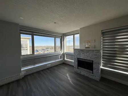 Cozy Penthouse Near Downtown Calgary | 608 - 35 Inglewood Park SE, Calgary